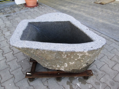 Findlingsbrunnen 85x65x48